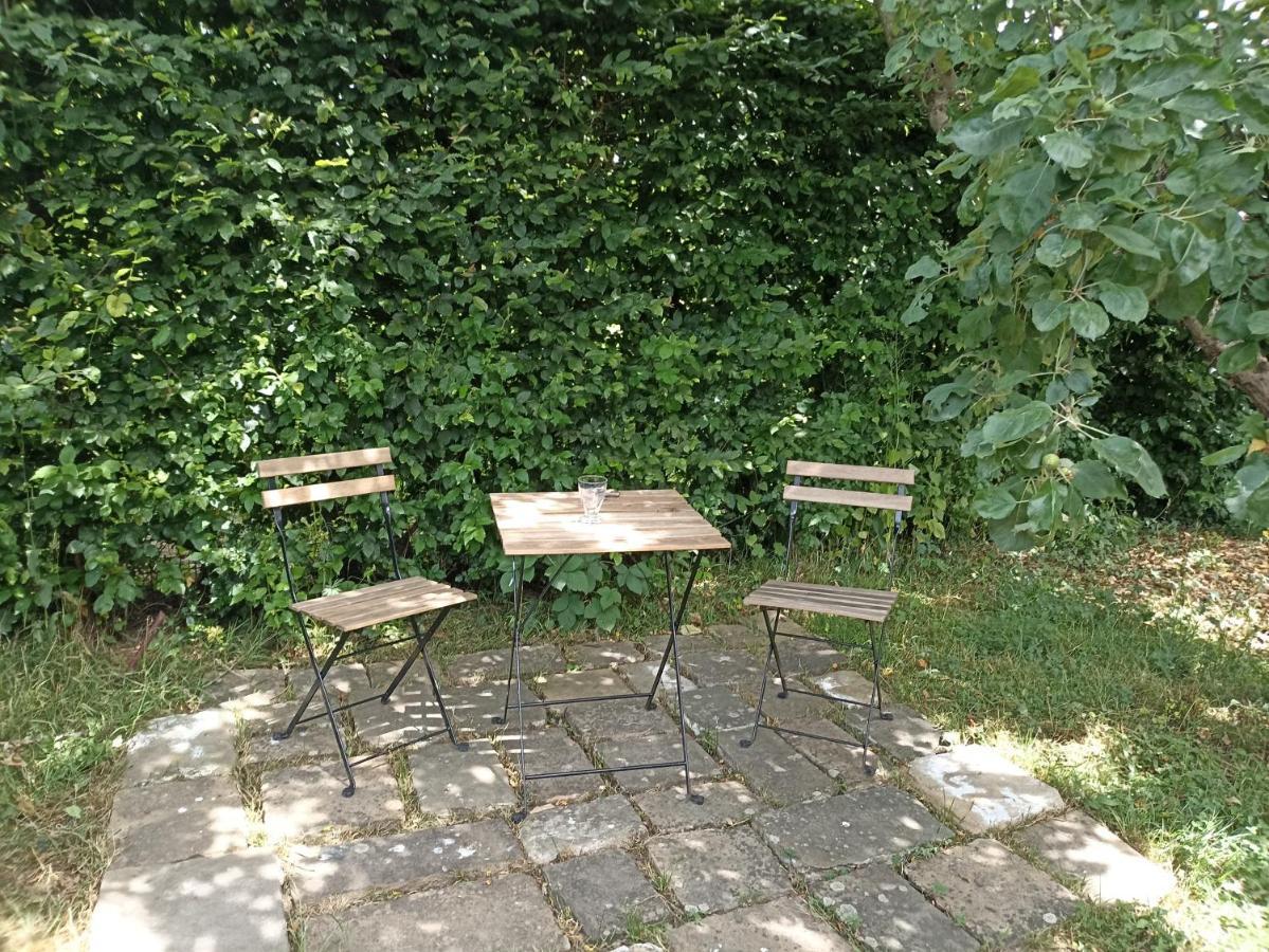 L'Echappee Au Jardin, Yourte Bucolique Godinne Exterior photo