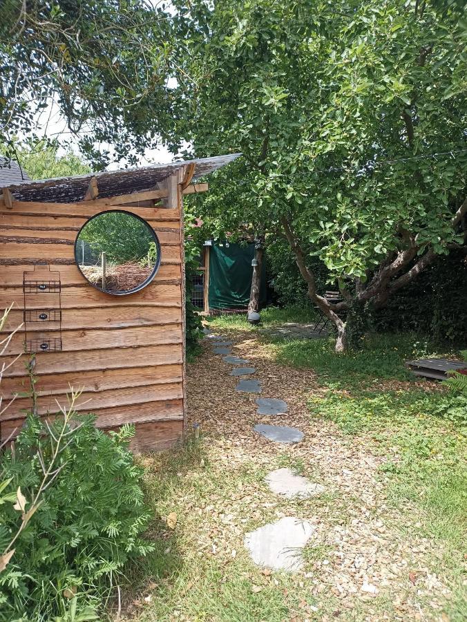 L'Echappee Au Jardin, Yourte Bucolique Godinne Exterior photo